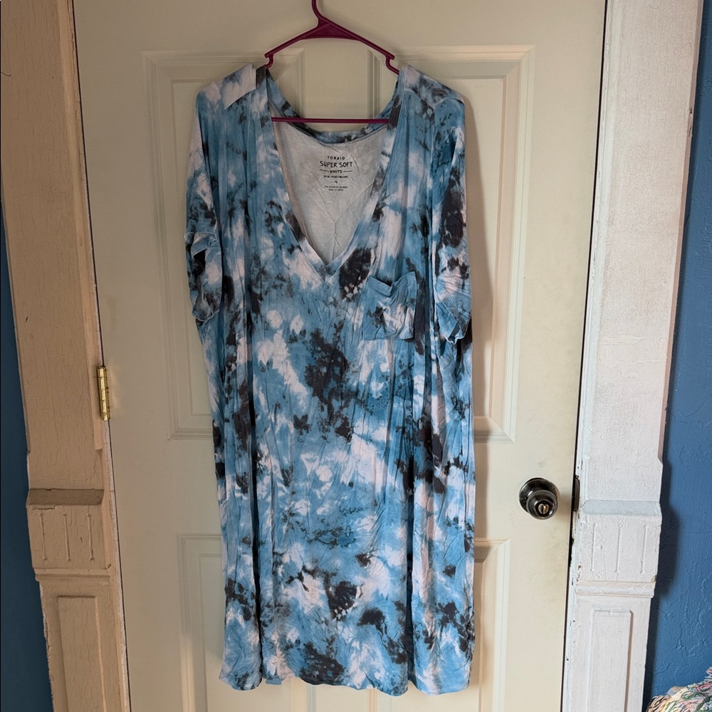 Torrid Blue and White Knit Top